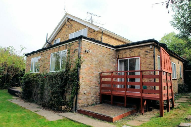 Retro 1960’s/70’s chalet-bungalow image 3