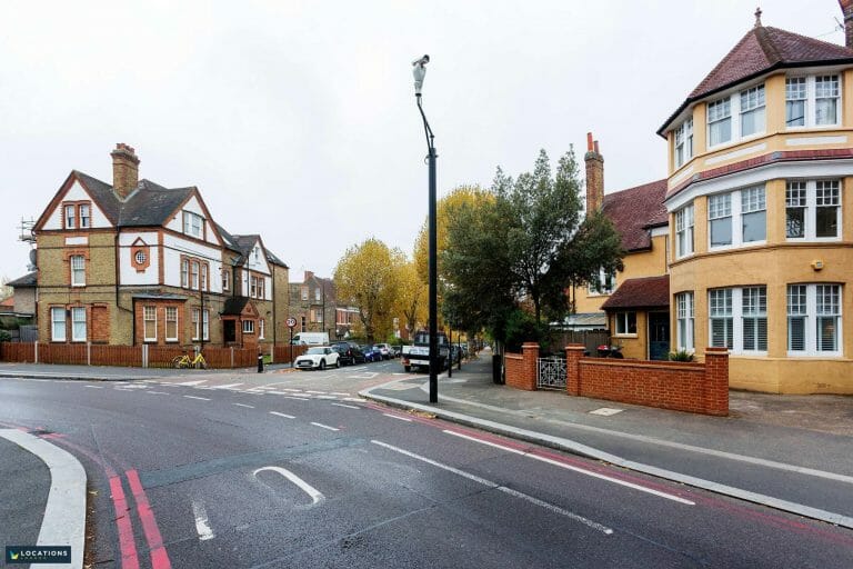 Renovated Period Townhouse with two kitchens image 30