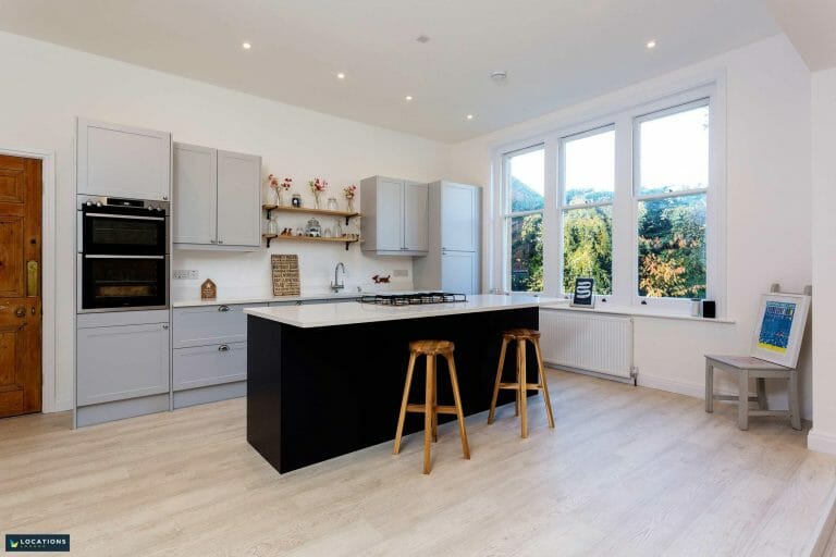 Renovated Period Townhouse with two kitchens image 4