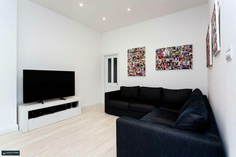 Renovated Period Townhouse with two kitchens image 14