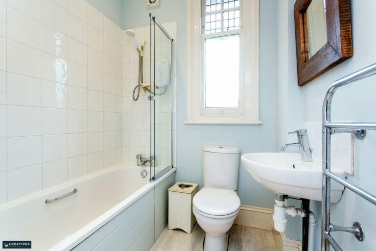 Renovated Period Townhouse with two kitchens image 26