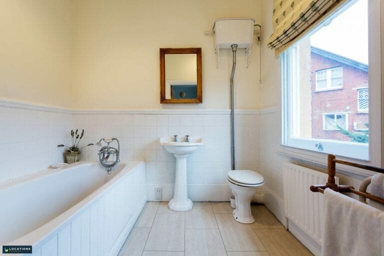 Renovated Period Townhouse with two kitchens image 25