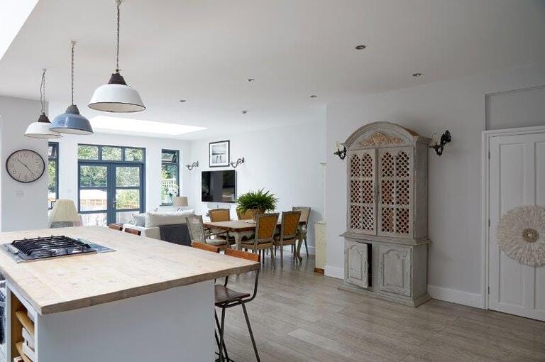 5 Bedroom Modern House image 23