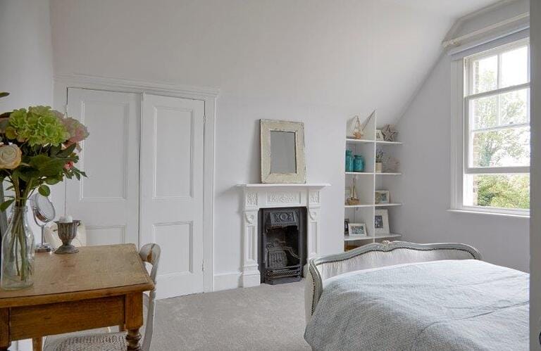 5 Bedroom Modern House image 32