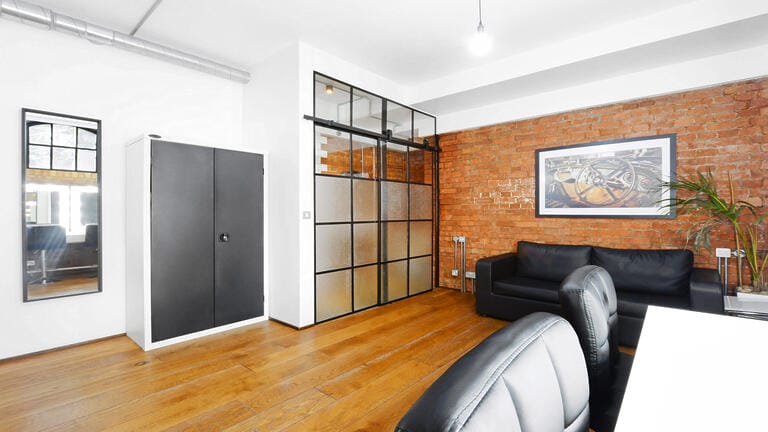 Fully Fitted Studios image 38