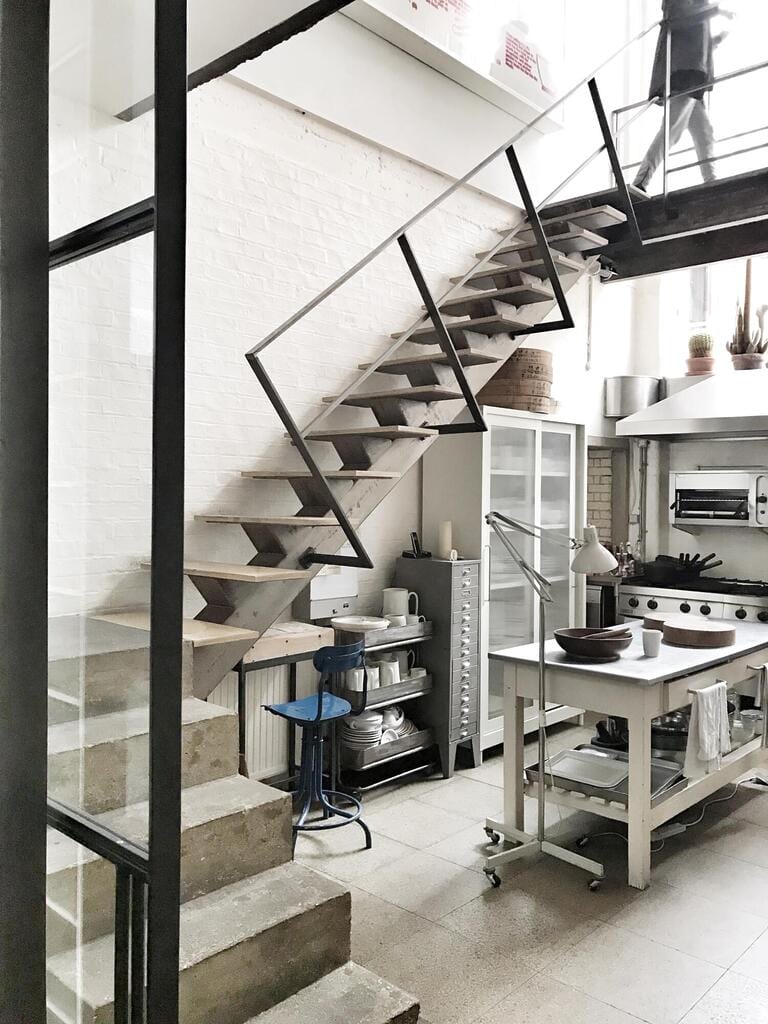 Stunning 2 Level Warehouse Apartment in Shoreditch image 10