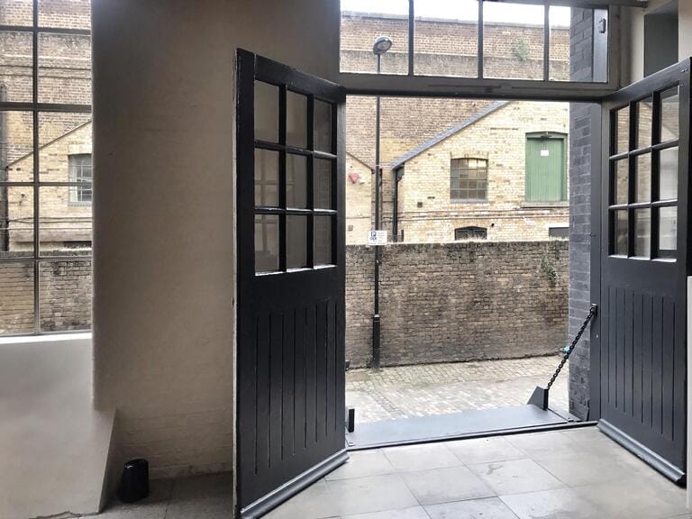 Stunning 2 Level Warehouse Apartment in Shoreditch image 21