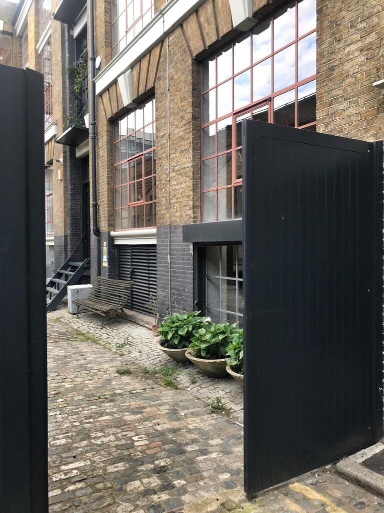Stunning 2 Level Warehouse Apartment in Shoreditch image 35