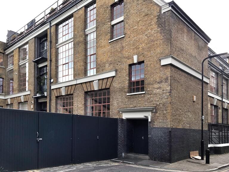 Stunning 2 Level Warehouse Apartment in Shoreditch image 37