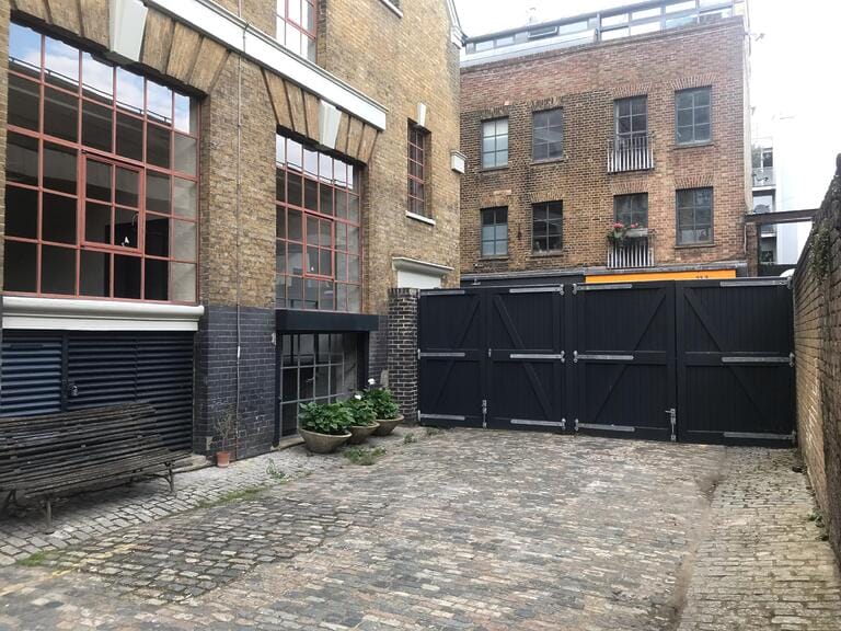Stunning 2 Level Warehouse Apartment in Shoreditch image 32