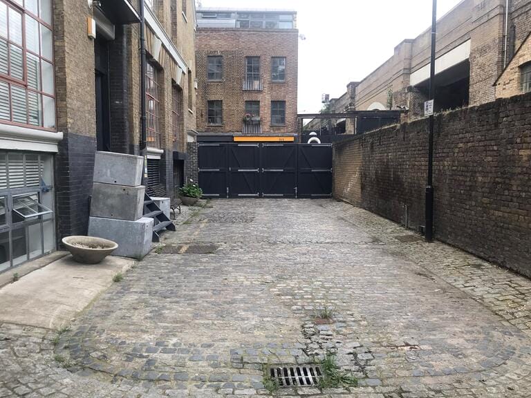 Stunning 2 Level Warehouse Apartment in Shoreditch image 33