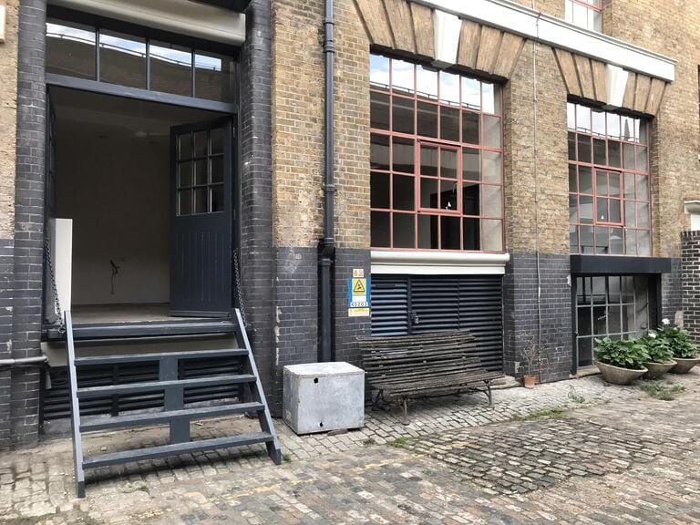 Stunning 2 Level Warehouse Apartment in Shoreditch image 34
