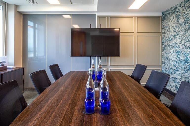 Newly Refurbished Office image 23