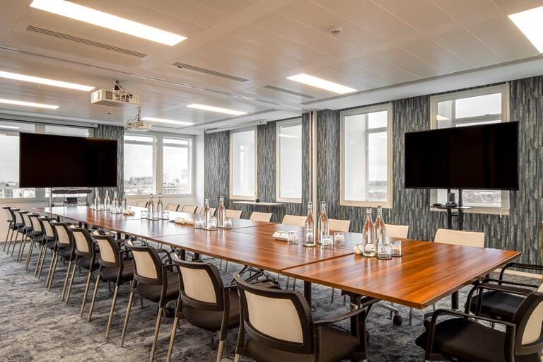 Newly Refurbished Office image 9