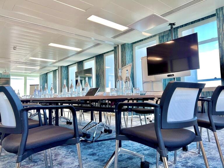Newly Refurbished Office image 5