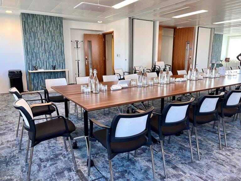 Newly Refurbished Office image 7