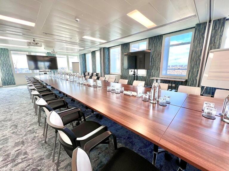 Newly Refurbished Office image 8