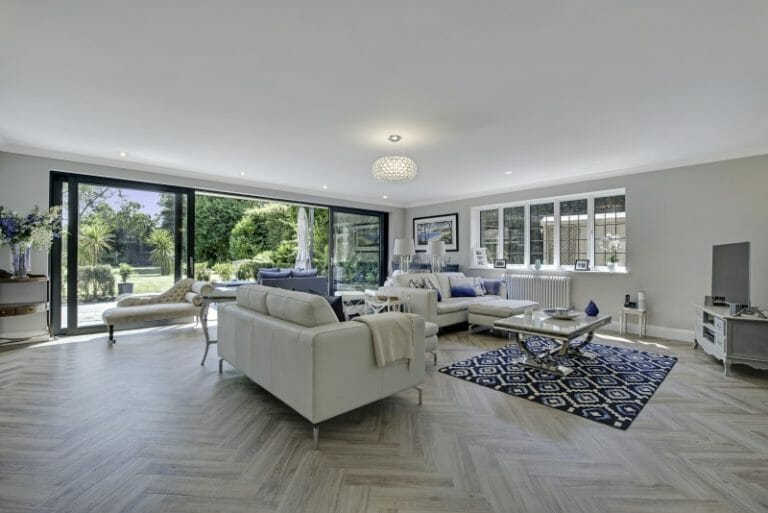 6 Bedroom Home image 6
