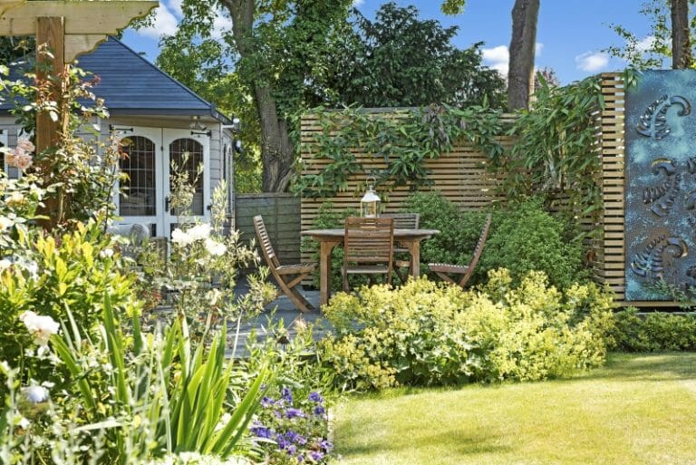 6 Bedroom Home image 37