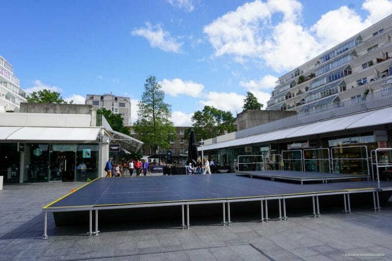 Shopping Centre with Rooftop Views image 36