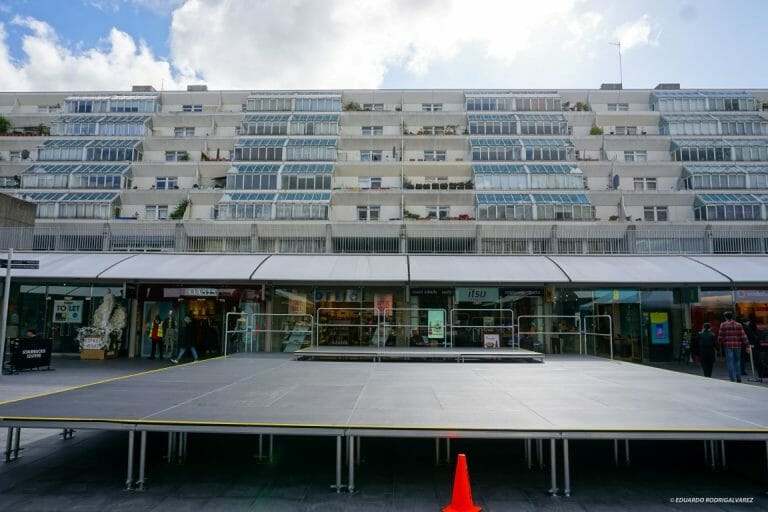 Shopping Centre with Rooftop Views image 39