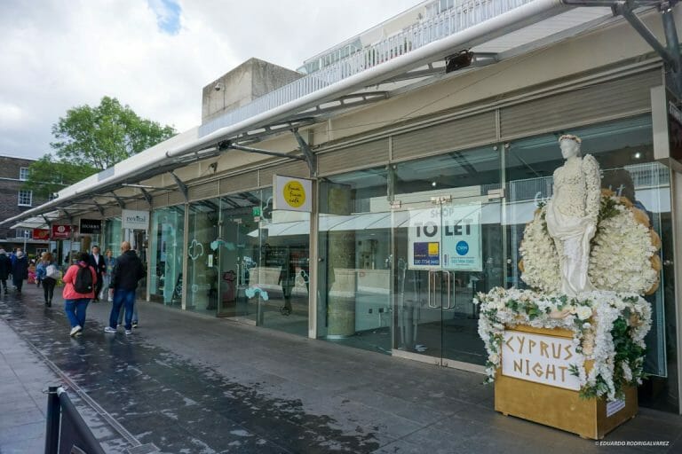 Shopping Centre with Rooftop Views image 63