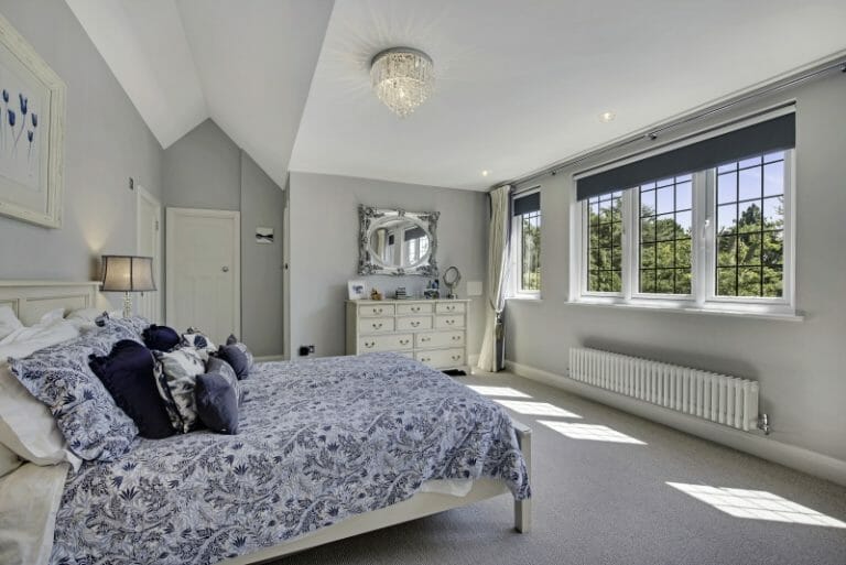 6 Bedroom Home image 11