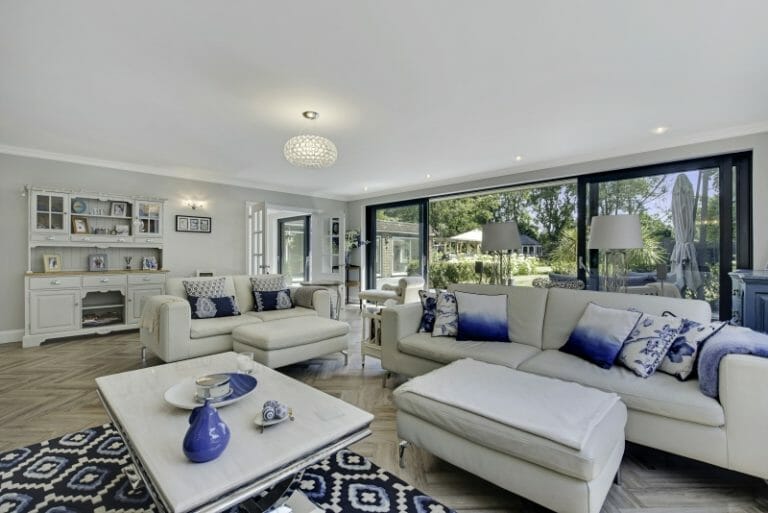 6 Bedroom Home image 5
