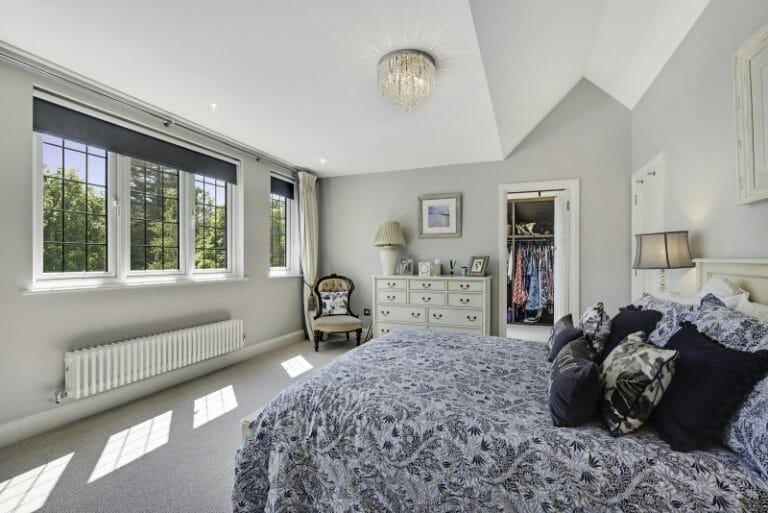 6 Bedroom Home image 12