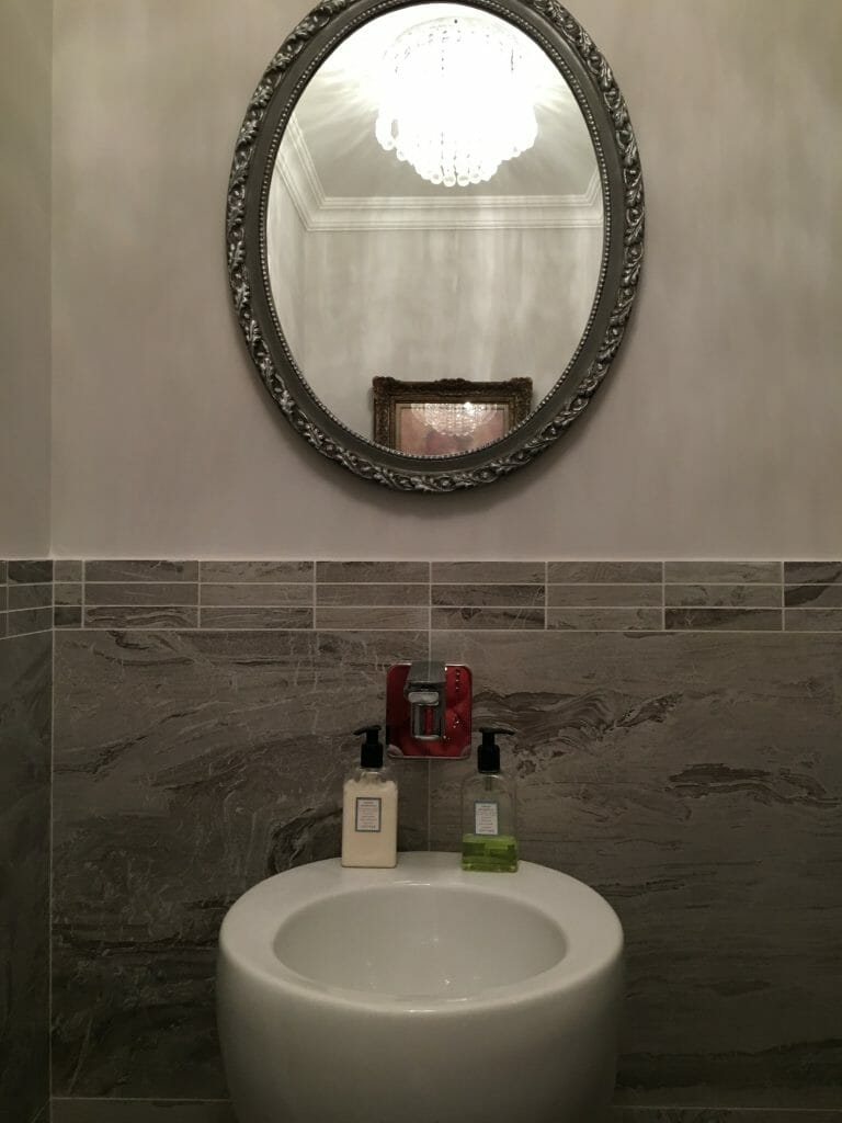 6 Bedroom Home image 19