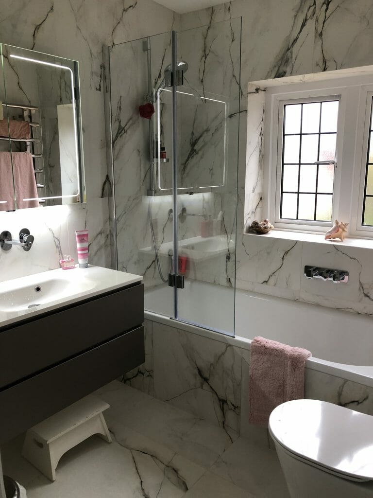 6 Bedroom Home image 24