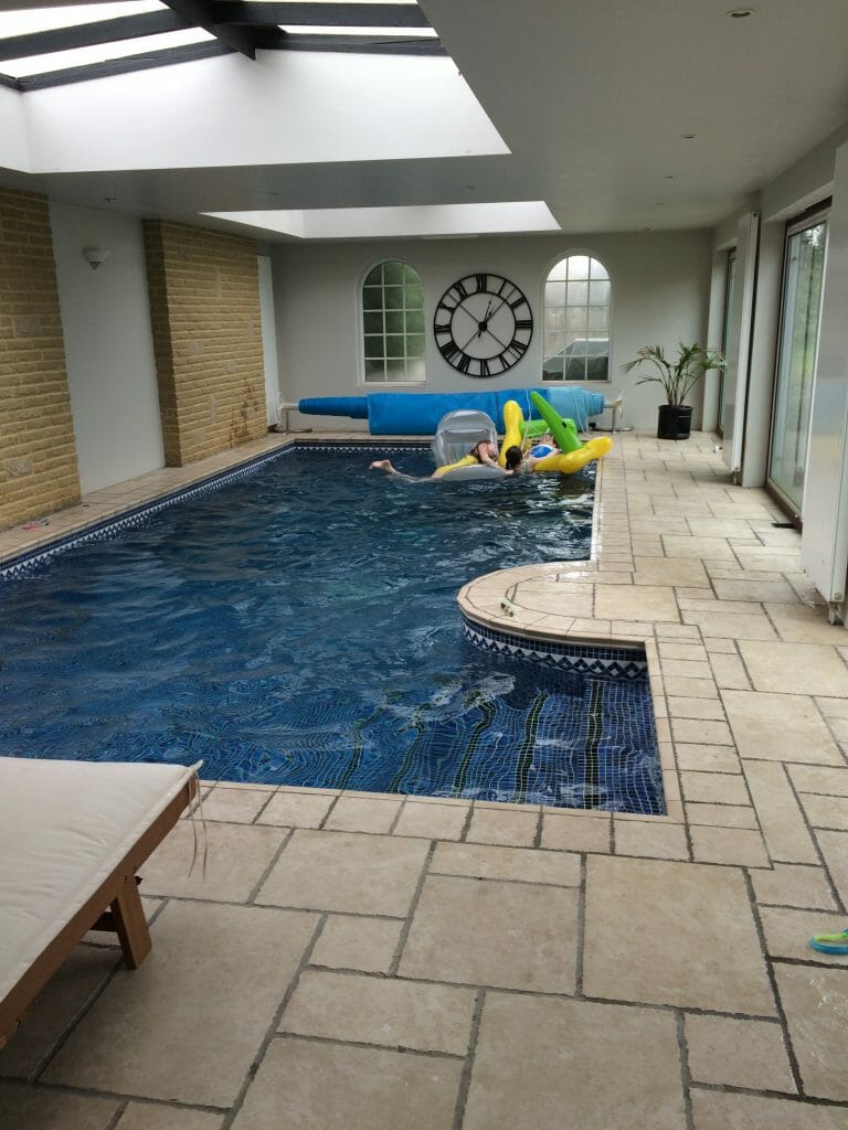 6 Bedroom Home image 26