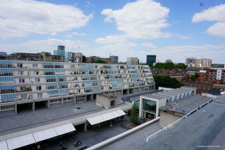 Shopping Centre with Rooftop Views image 109