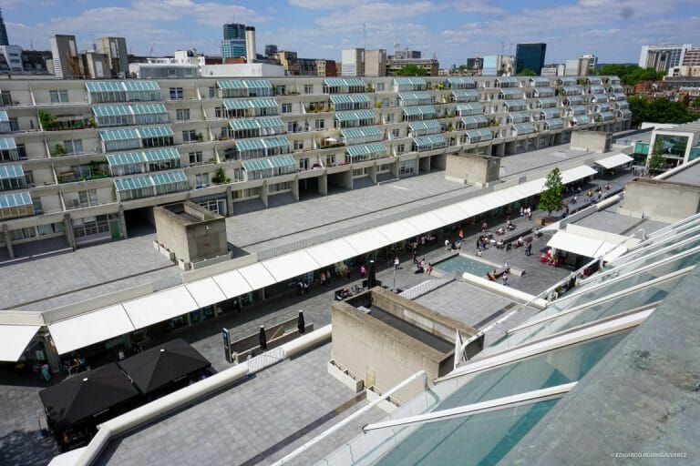 Shopping Centre with Rooftop Views image 3