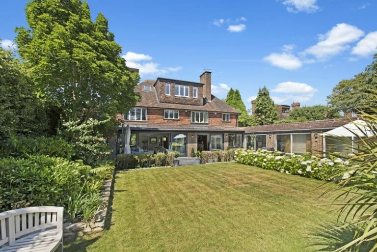 6 Bedroom Home image 33