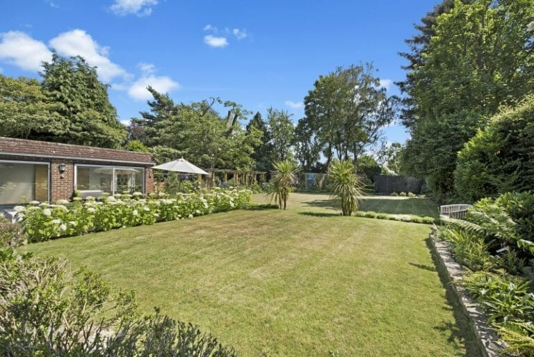 6 Bedroom Home image 35