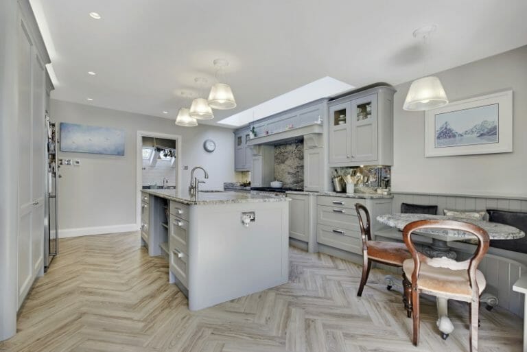 6 Bedroom Home image 1
