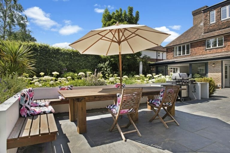 6 Bedroom Home image 28