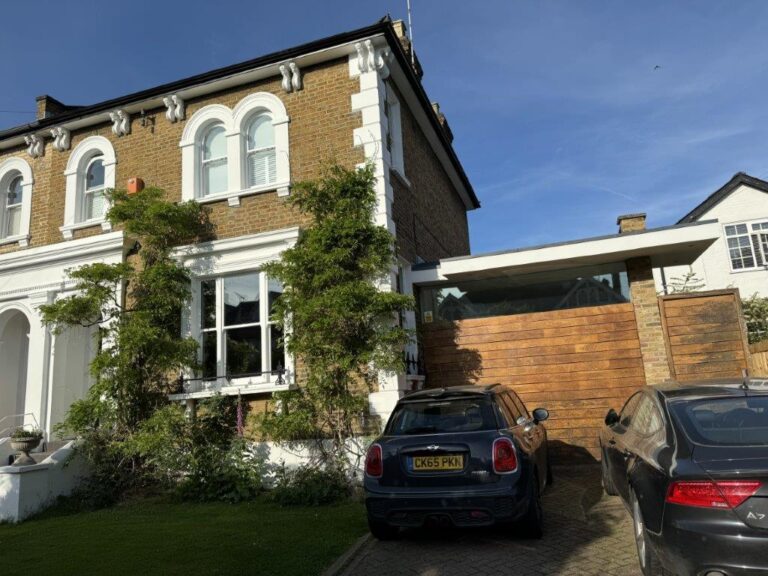 Large Family Home in Kingston image 2