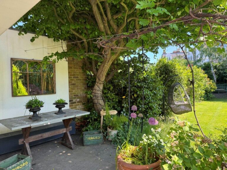 Large Family Home in Kingston image 38