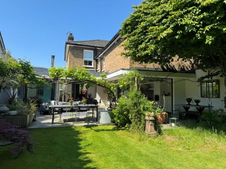 Large Family Home in Kingston image 42