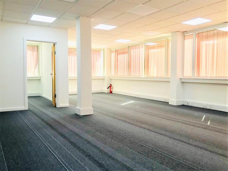 Serviced and Vacant Offices Located in West London image 1