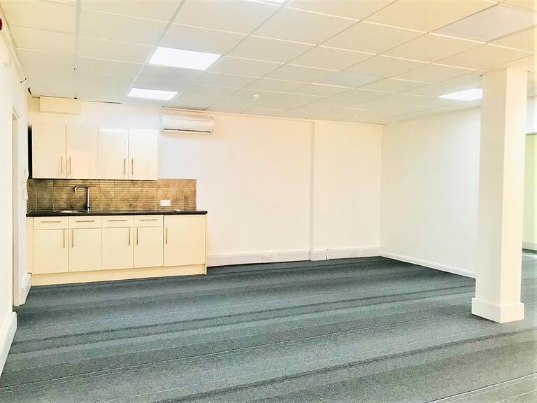Serviced and Vacant Offices Located in West London image 5