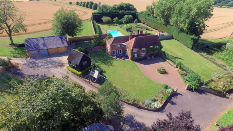 Hampshire Farmhouse image 38