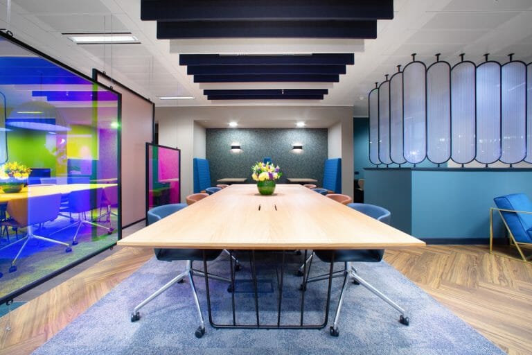 Modern Dressed City Office image 1