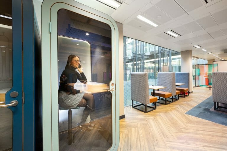 Modern Dressed City Office image 5