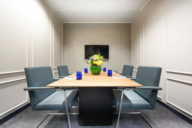 Modern Dressed City Office image 9