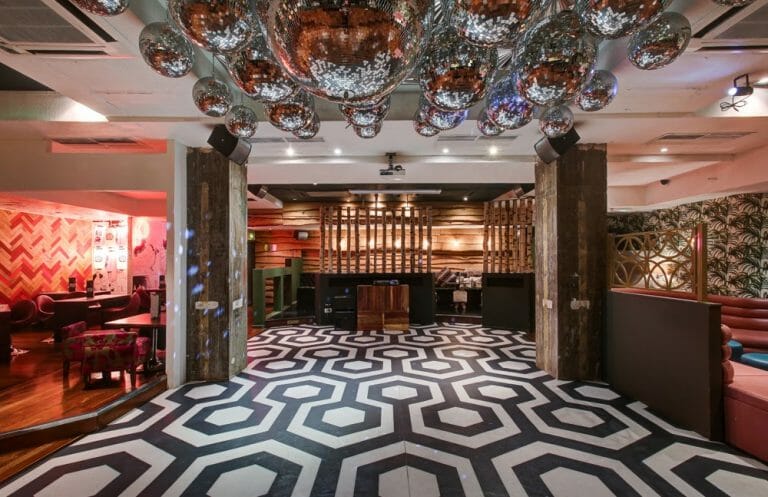 Trendy Cocktail Bar with Themed Rooms image 4
