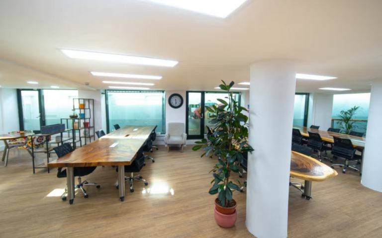 Modern Office Space image 15
