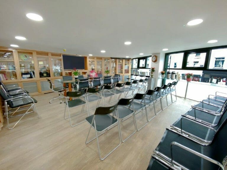 Modern Office Space image 6